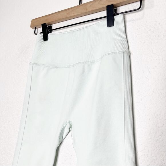 Lululemon Ebb to Street Crop Leggings in Polar Ice 4 Capri - Picture 9 of 12